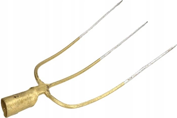 Vidle se třemi hroty na překopávání kompostu a trávy zlato kotarbau