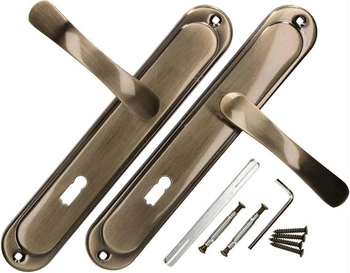 Dveřní klika s dlouhou 90mm hřídelí patina na klíč
