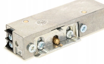 Elektromagnetická západka vlevo r3 zámek paměti